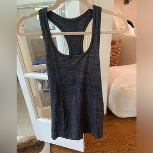 Classic lululemon grey tank top in size 6!